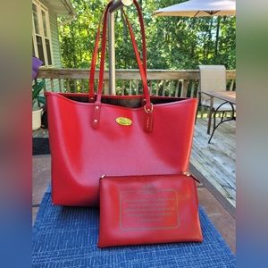 COACH SIGNATURE REVERSIBLE TOTE BAG. RED